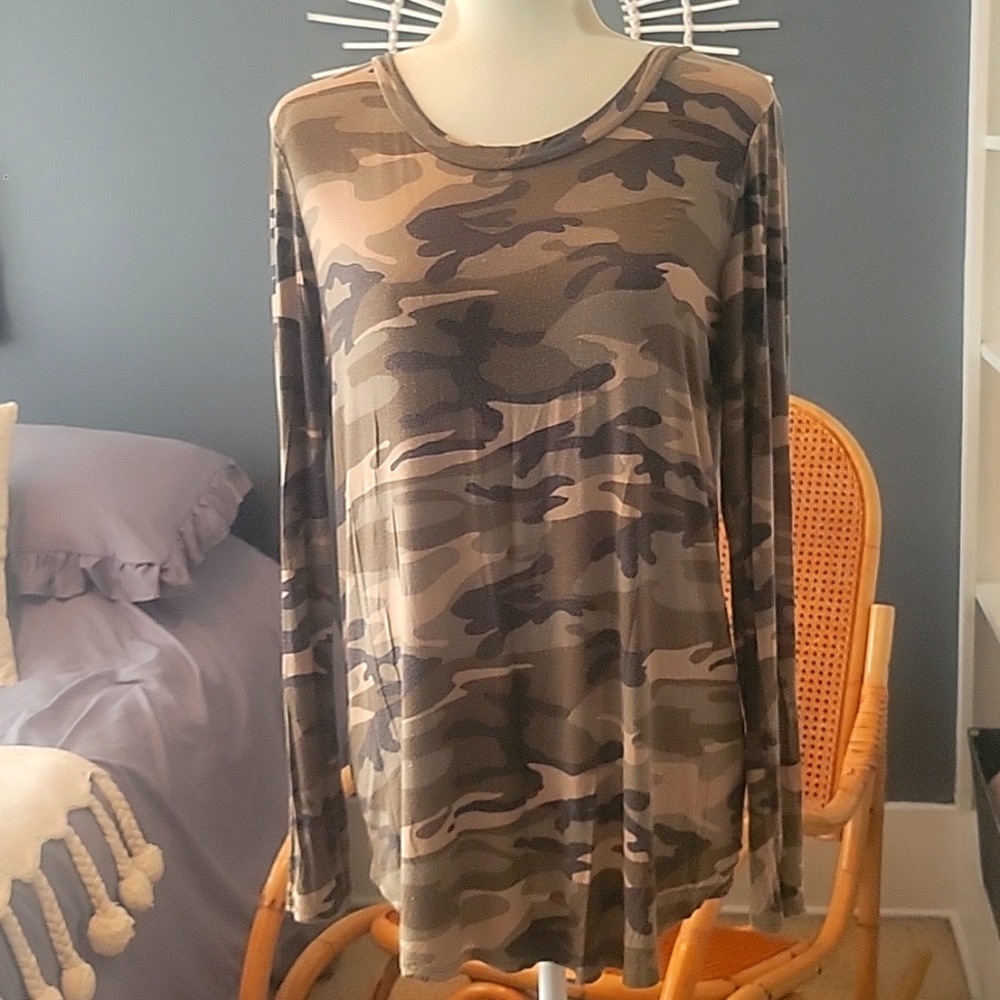 Darling camo top